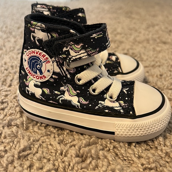 Converse Infant Unicorn pattern - Picture 2 of 3
